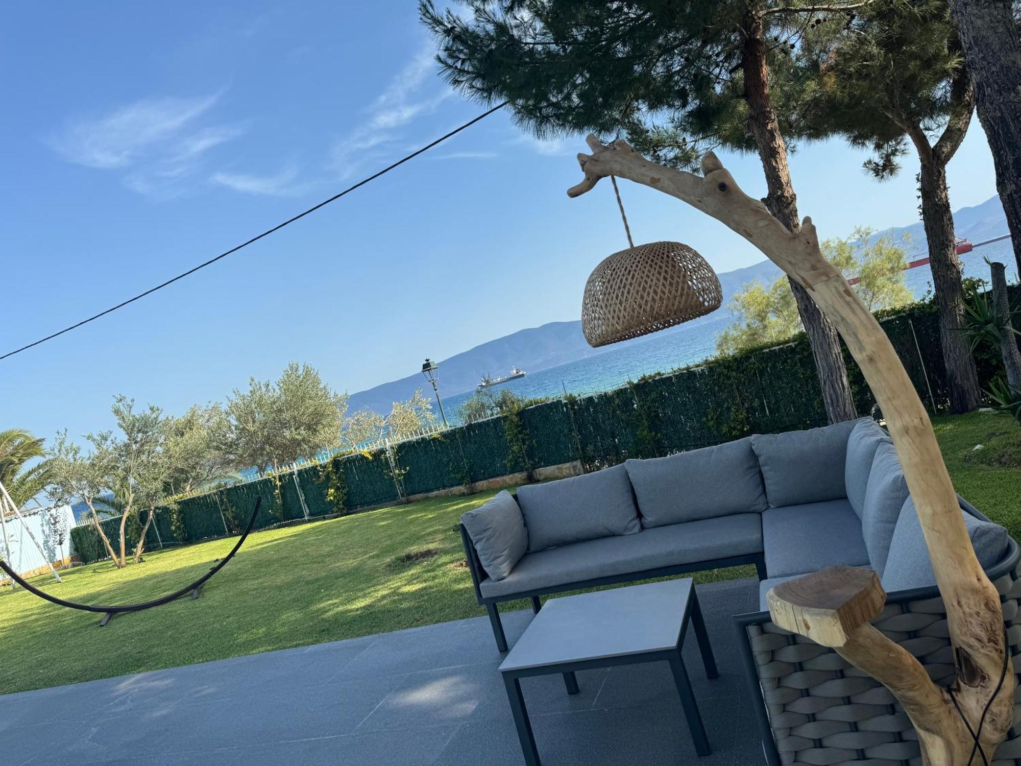 Zoza Luxury Villa Isthmia By The Sea With Private Pool Kalamáki Exterior foto