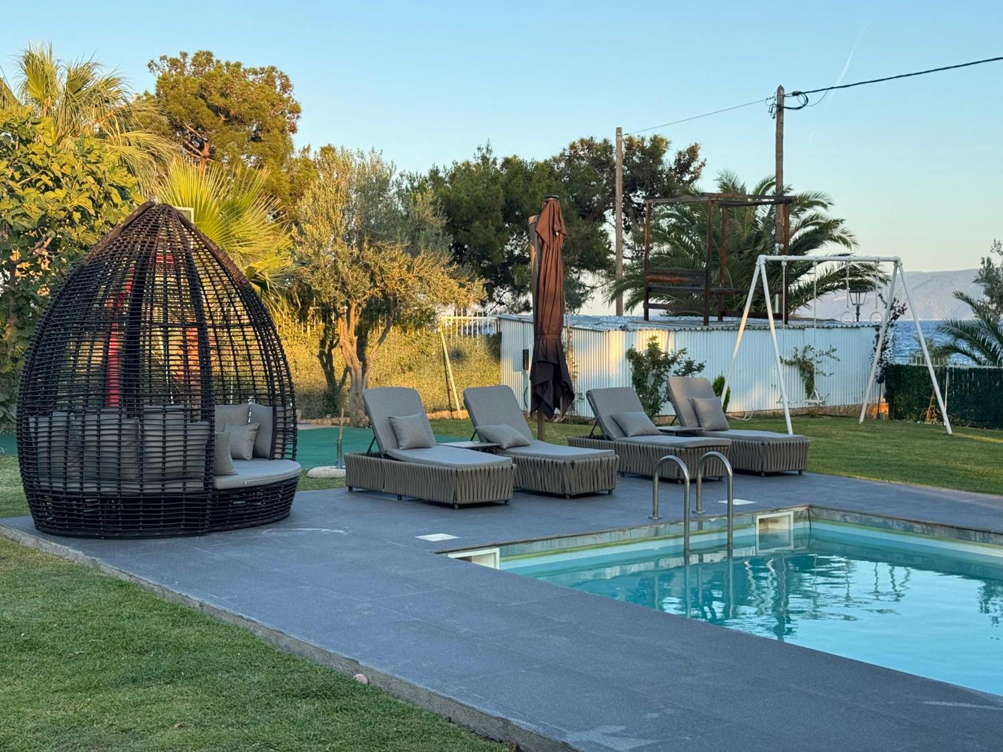 Zoza Luxury Villa Isthmia By The Sea With Private Pool Kalamáki Exterior foto